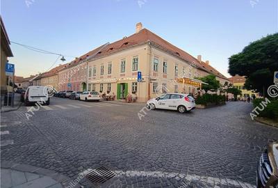 Apartament 90 mp cu 3 camere si 4 bai langa Piata Mare din Sibiu