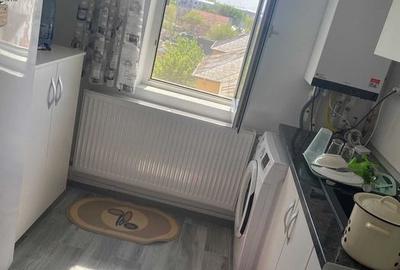 Vând apartament  zona 100 - 7