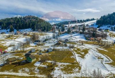 Teren de 985 mp, în Fundata