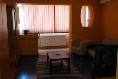 Garsonieră decomandată în Titan