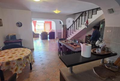 Duplex cu 4 camere cu Canalizare în Central - 10