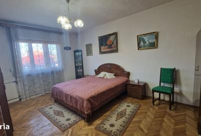 Casă cu 4 camere cu Canalizare în Central - 3