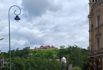 Apartament cu pod mansardabil in casa ingrijita - Piata Sfatului , Republicii - 3