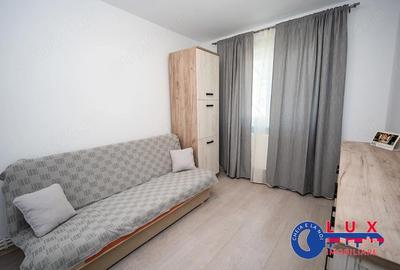 Apartament cu 3 camere semidecomandat în Big - 10