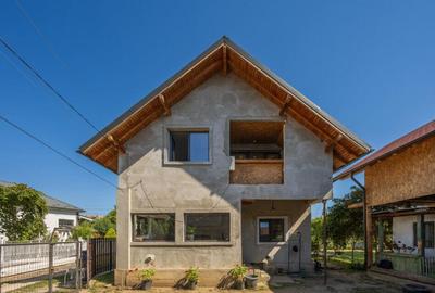 Casa de Maneciu Pamanteni, singur curte - 4