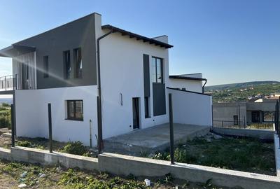 Casă cu 4 camere în Exterior Vest - 1