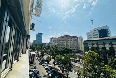 Apartament cu 3 camere semidecomandat, mobilat în Victoriei
