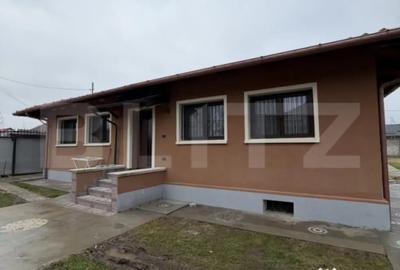 Casă cu 3 camere cu Teren 1644 Mp în Central - 1