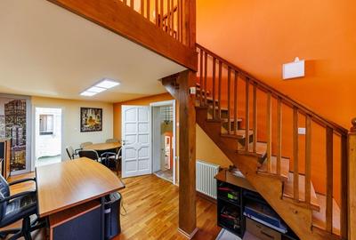 Vilă cu spatii largi, curte generoasă, locație excelentă - 26