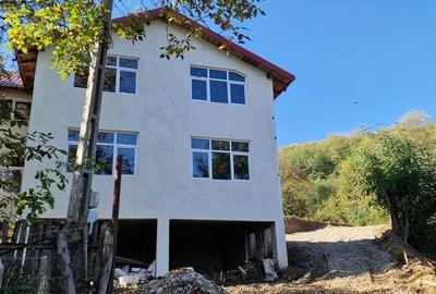 Casă cu 4 camere cu Teren 380 Mp în Vărbila - 3