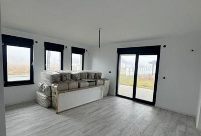 Casa individuala de vanzare 131 mp construi?i, teren - 3