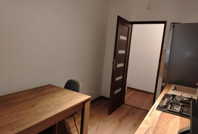 Apartament cu 4 camere decomandat, mobilat în Central - 1