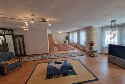 Casă cu 7 camere cu Teren 720 Mp în Vest - 2