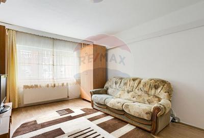 Apartament cu 2 camere, decomandat, de inchiriat zona Po...