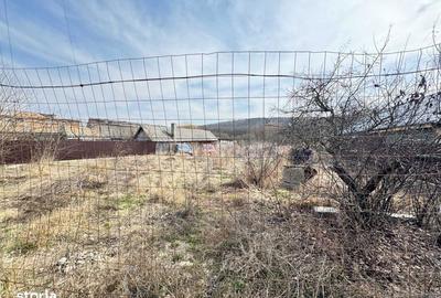 Teren de 1500 mp, în Traian - 1