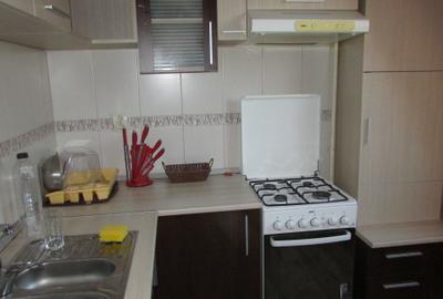 Apartament cu 3 camere semidecomandat în Zăvoi - 7