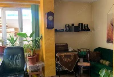 Vand casa , situata central , str. T.Popovici nr.2 - 8