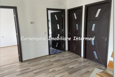 Casă cu 6 camere cu Teren 400 Mp în Central - 2