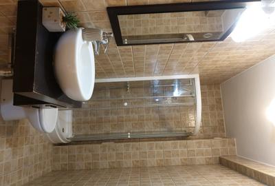 Casă cu 5 camere cu Teren 380 Mp în Pipera