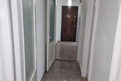 Apartament cu 3 camere semidecomandat în Casa de Cultură