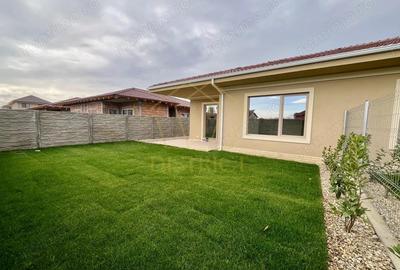 Casă cu 3 camere cu Teren 322 Mp în Moșnița Nouă