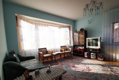 Semicentral, vila 2005, 220 MP + 350 mp teren total - 2