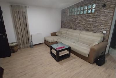 Apartament cu 3 camere semidecomandat, mobilat în 13 Septembrie