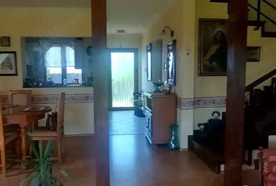 Casă cu 5 camere în Sânmihaiu Român - 1