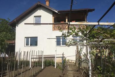 Casă cu Teren 1087 Mp în Poienari - 2