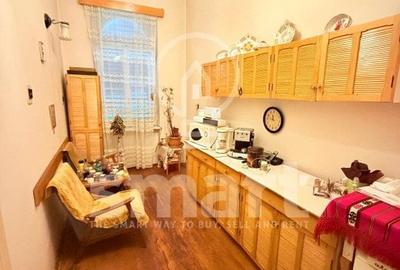 Casa in centrul istoric cu spatiu comercial si parcare proprie Zona 0 - 4