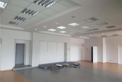 Spațiu comercial, de 530 mp, în Central - 7