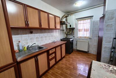 Apartament cu 3 camere decomandat în Astra - 3