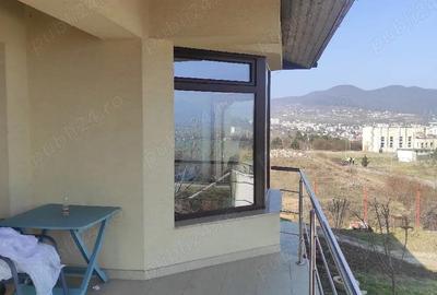 Casă cu Teren 1040 Mp în Central - 1