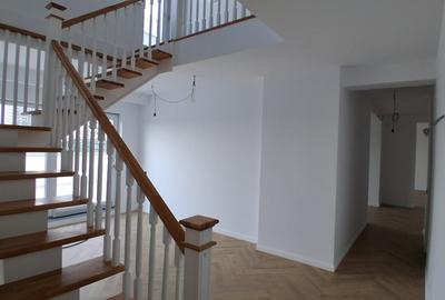 Penthouse cu 9 camere decomandat în Splaiul Unirii - 21