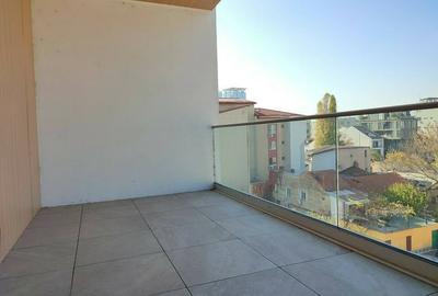 Apartament cu 3 camere decomandat în Floreasca