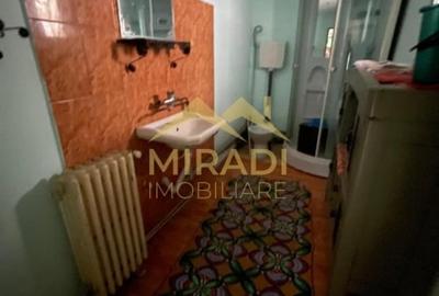 Casă cu 7 camere cu Canalizare în Central - 19