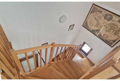 Casă cu 5 camere cu Canalizare în Florilor - 3