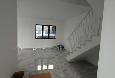 Casă cu 4 camere cu Canalizare în Valea Lupului