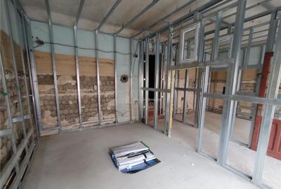 Spațiu comercial, de 72 mp, în Central - 12