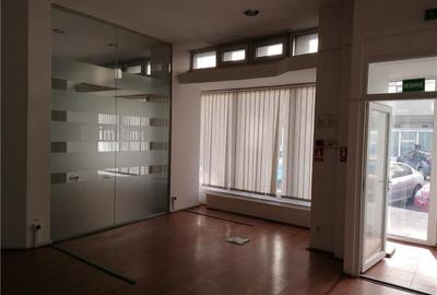Spațiu comercial, de 173 mp, în Central - 4