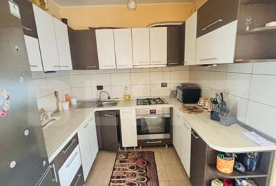 Casa cocheta, cu 4 camere, 130 mp - zona linistita - 2