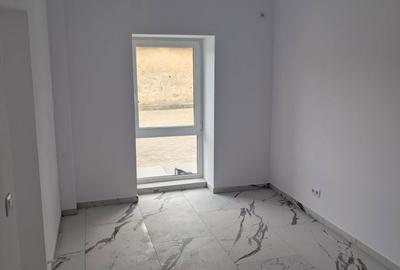 Spațiu comercial, de 30 mp, în Central - 4