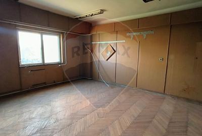 Spațiu comercial, de 690.09997558594 mp, în Central - 14