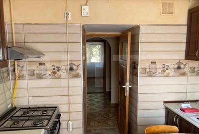Apartament cu 3 camere decomandat în Micro 16
