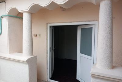 Casa  3 camere caramida  Rahova utilitati,acte pregatite,vecini civilizati - 9