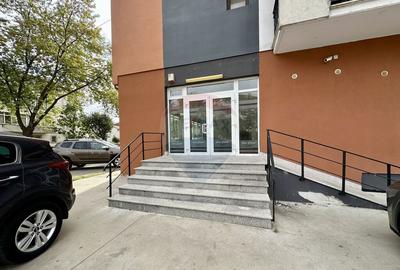 Spațiu comercial, de 220 mp, în Central - 3