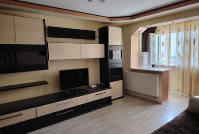 Apartament 3 camere, zona Ambasador, etaj 1 - 1