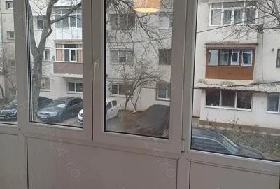Apartament cu 2 camere semidecomandat în Micro 3 - 6