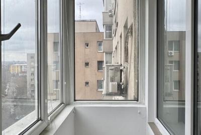 Garsoniera luminoasa | Geam la baie | Metrou Nicolae Grig - 5