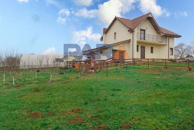 Casă cu 3 dormitoare și 2600 mp teren - 1